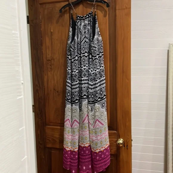 Barely Worn/Old Navy Maxi Dress! No flaws!Looks New-can be worn day into night - Picture 4 of 4